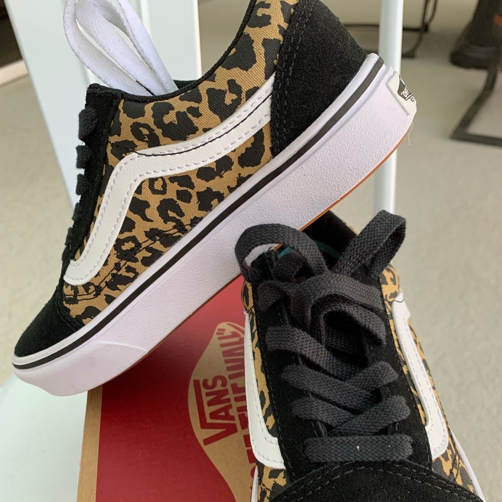 Kids Vans sz 2.5 never worn leopard classics